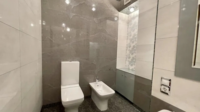 $630000 / Драгомирова 5, Киев, Киев / Продажа / Квартира / 140 кв.м. / 3 комнат