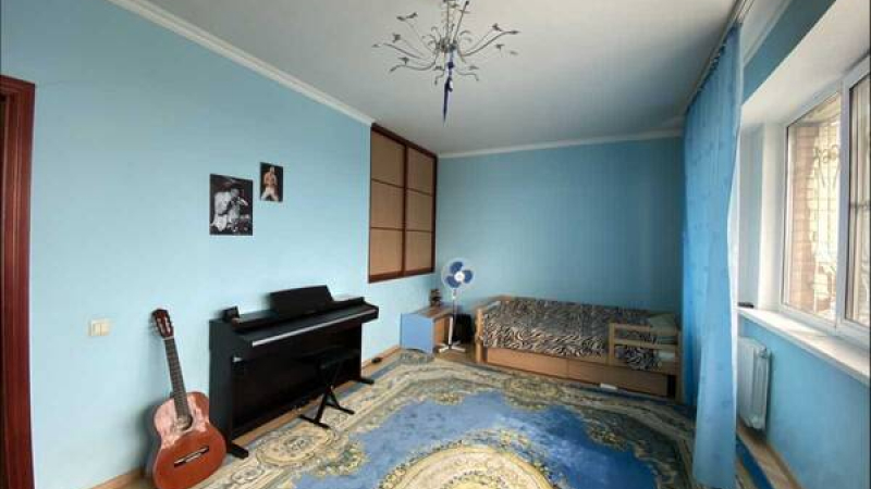 $180000 / Мельникова 83д, Киев, Киев / Продажа / Квартира / 142 кв.м. / 4 комнат