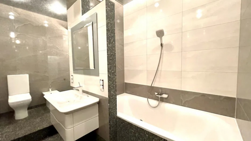 $630000 / Драгомирова 5, Киев, Киев / Продажа / Квартира / 140 кв.м. / 3 комнат