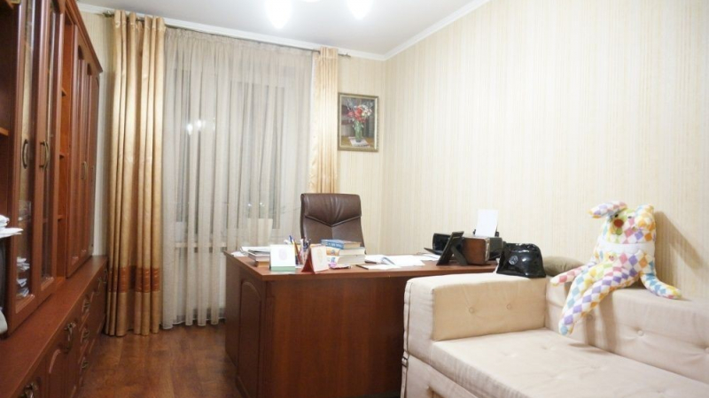 $240000 / Ломоносова 54, Киев, Киев / Продажа / Квартира / 200 кв.м. / 6 комнат