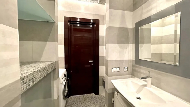 $630000 / Драгомирова 5, Киев, Киев / Продажа / Квартира / 140 кв.м. / 3 комнат