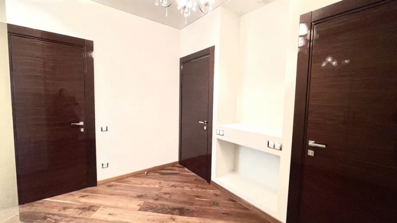 $630000 / Драгомирова 5, Киев, Киев / Продажа / Квартира / 140 кв.м. / 3 комнат